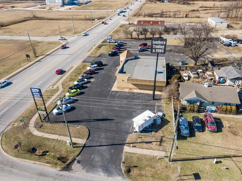 More Photos Of 200 SW Regional Airport Blvd, Bentonville General Retail For Sale