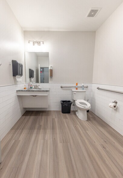 More Photos Of 5004 122nd St, Lubbock Office Residential For Lease