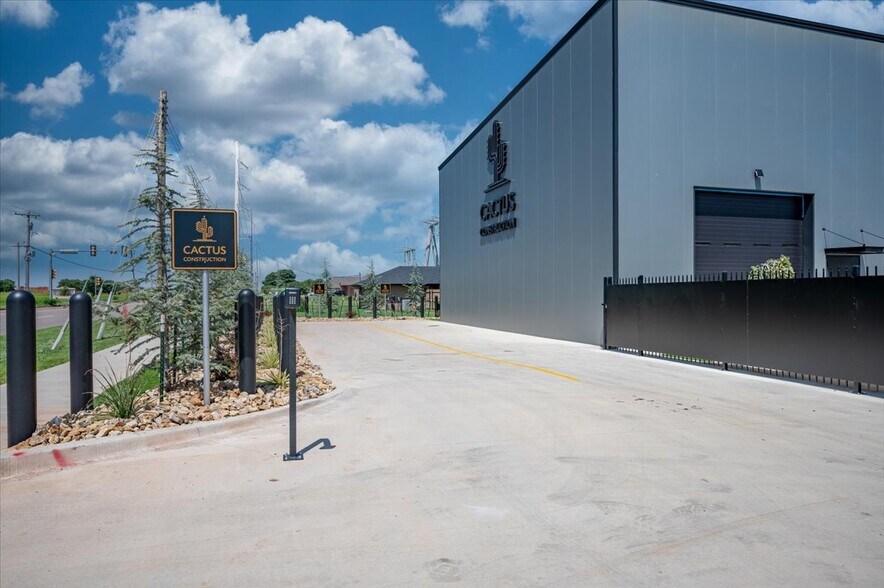 More Photos Of 1229 NW 122nd St, Oklahoma City Light Manufacturing For Lease