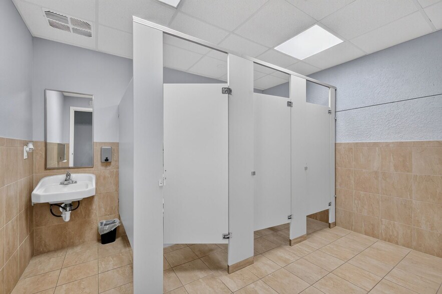 More Photos Of 3319 13th St, Saint Cloud Warehouse For Sale