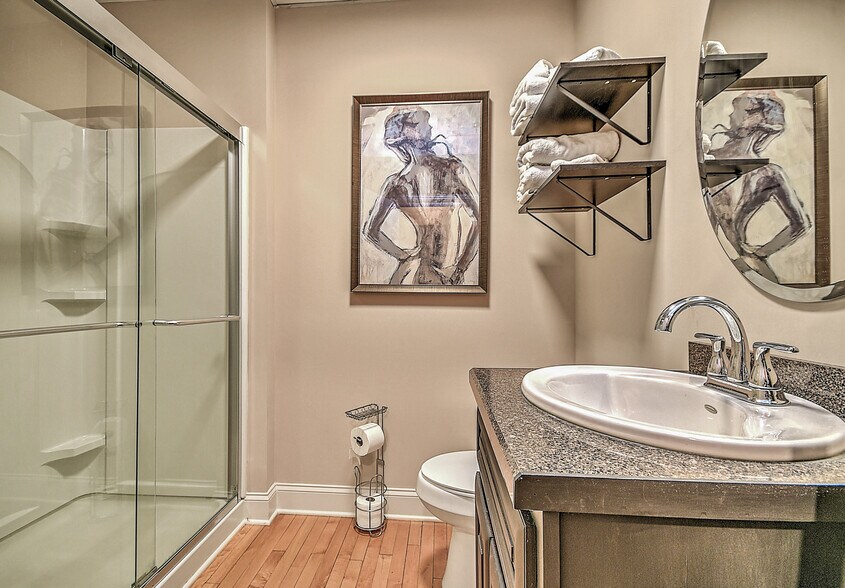 More Photos Of 220 Broad St, Kingsport Flex For Sale