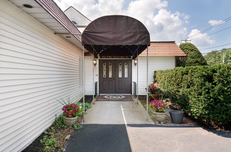 More Photos Of 94 E Montauk 1 Hwy, Hampton Bays Land For Sale