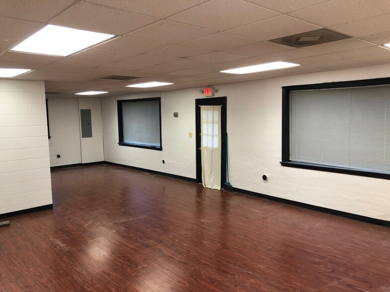 More Photos Of 1015 W Graham Rd, Richmond Office For Lease