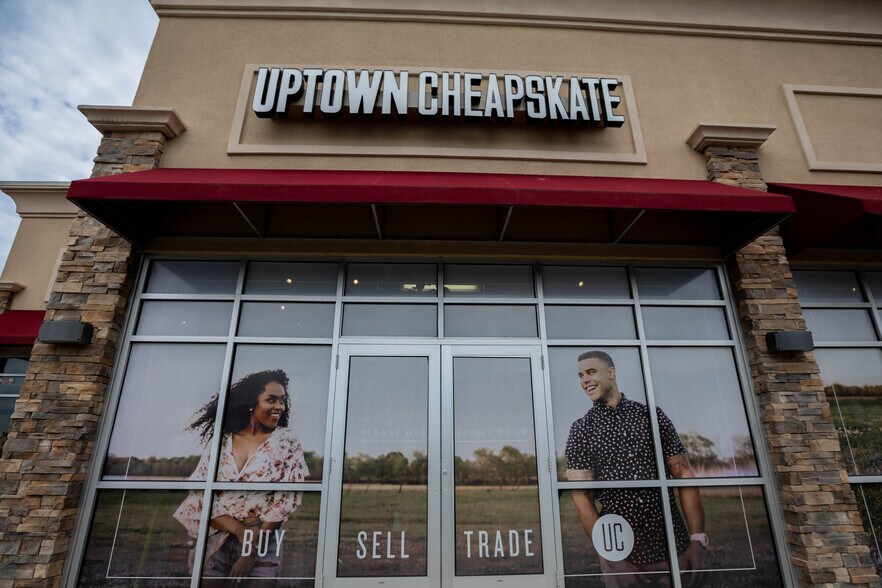 More Photos Of 5000-6000 Mid Atlantic Dr, Morgantown Storefront Retail Office For Lease