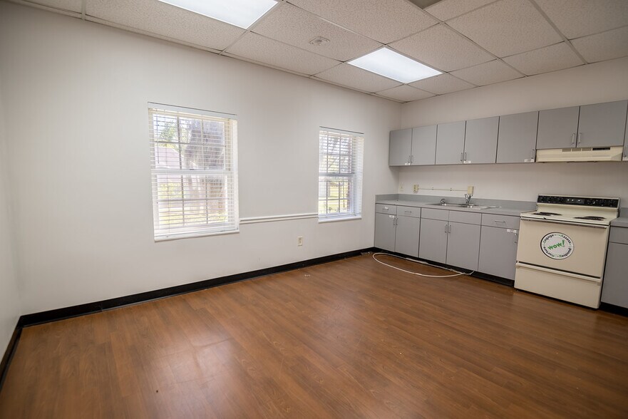 More Photos Of 300 W Main St, Lake Butler Storefront Retail Office For Sale