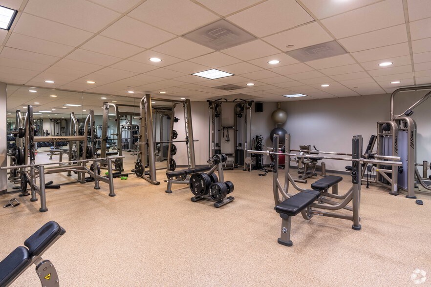 More Photos Of 1 Tower Ln, Oakbrook Terrace Office For Sale