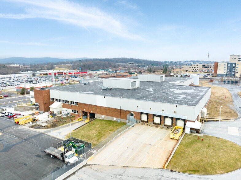 More Photos Of 3121 Pleasant Valley Blvd, Altoona Light Distribution For Lease