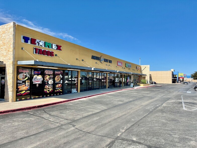 More Photos Of 8500 Blanco Rd, San Antonio Unknown For Lease