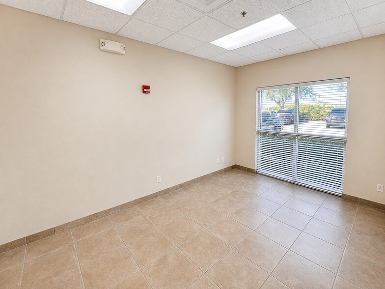 More Photos Of 6901-6945 NW LTC Pky, Port Saint Lucie Warehouse For Lease