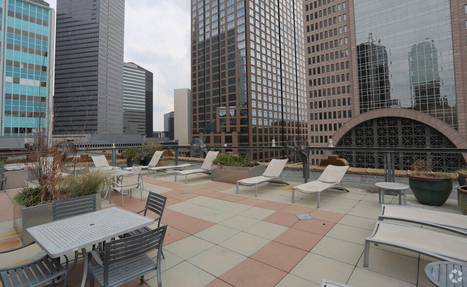 More Photos Of 1623 Main St, Dallas Apartments For Lease