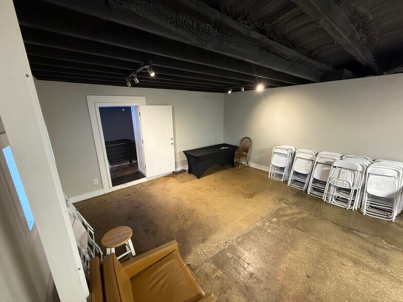 More Photos Of 621 Greenfield St, Wilmington Storefront Retail Office For Lease