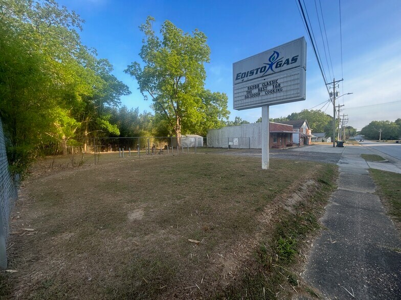 More Photos Of 4456 Rosemary St, Williston Office For Sale