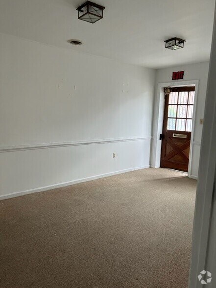 More Photos Of 510 S Sycamore St, Petersburg Medical For Lease