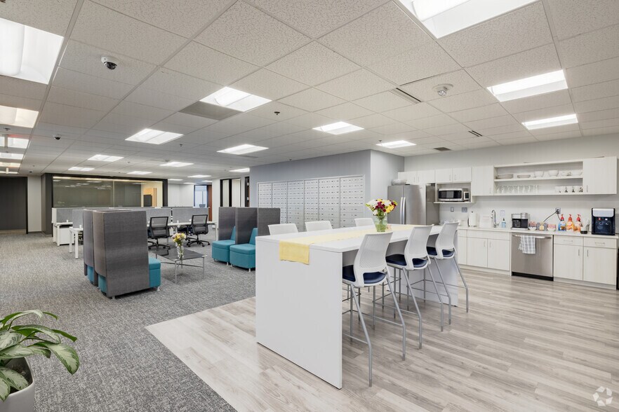 More Photos Of 755 W Big Beaver Rd, Troy Coworking Space