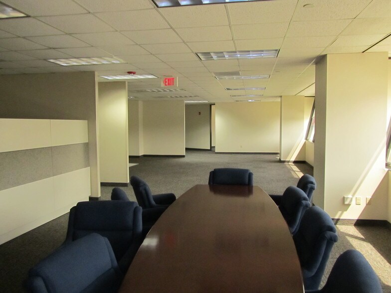More Photos Of 539 N Carancahua St, Corpus Christi Office For Lease