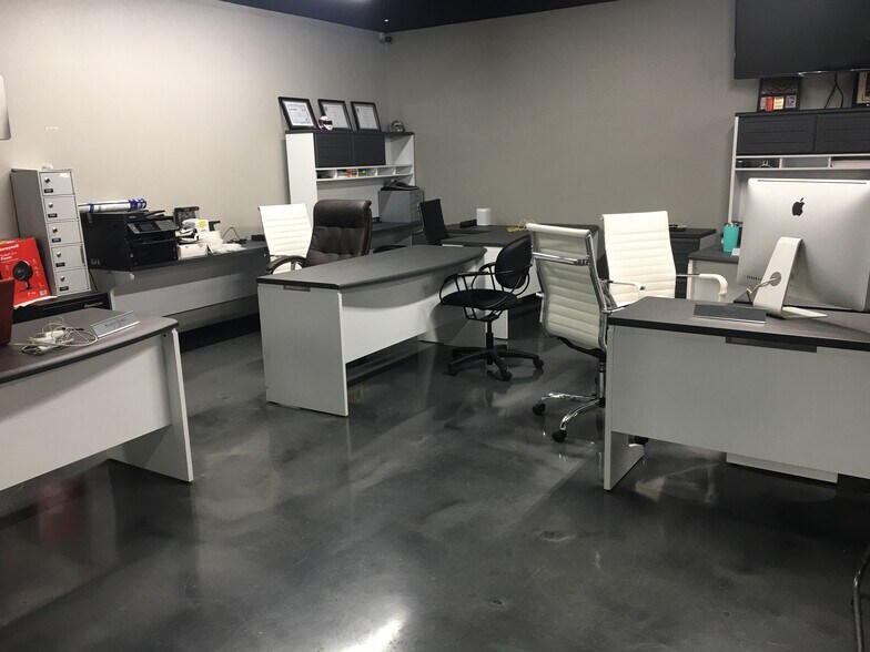 More Photos Of 2745 Bryan Ave, Fort Worth Light Manufacturing For Lease