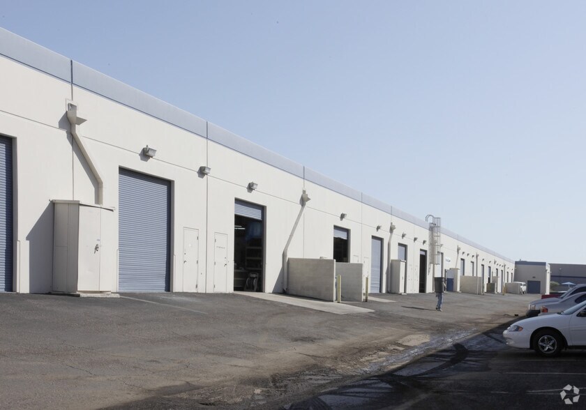 More Photos Of 3901-3911 W Van Buren St, Phoenix Warehouse For Lease