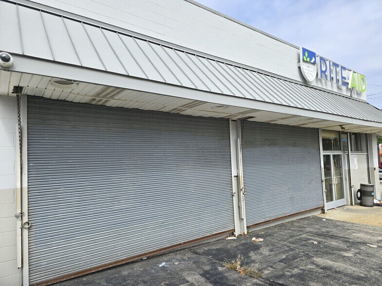 More Photos Of 2201 W Allegheny Ave, Philadelphia Drugstore For Lease
