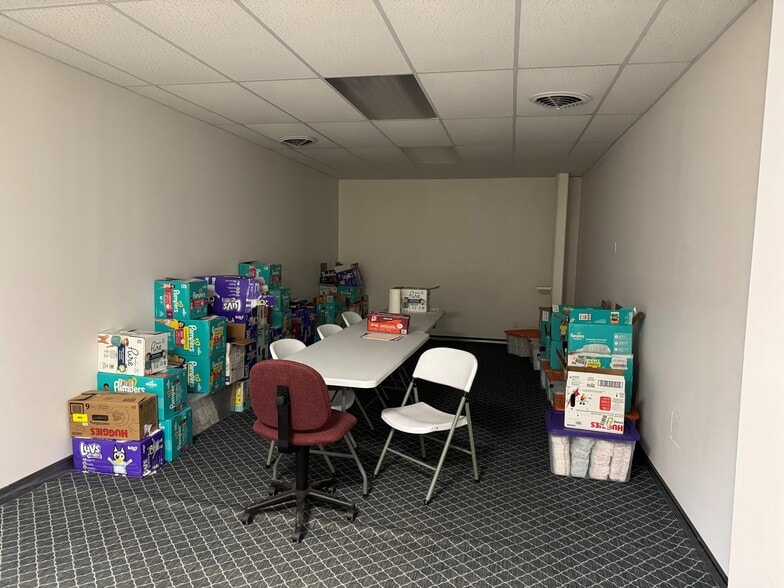 More Photos Of 2941 Moose Trl, Elkhart Manufacturing For Sale