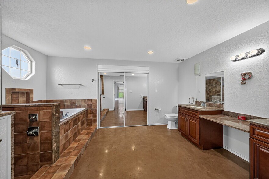 More Photos Of 4044 W FM 476, Poteet Flex For Sale