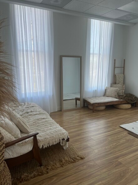 More Photos Of 110 N Cherry St, Olathe Office Residential For Lease