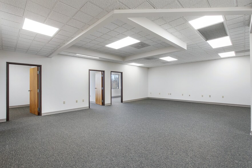 More Photos Of 11600 Busy St, Richmond Office For Lease