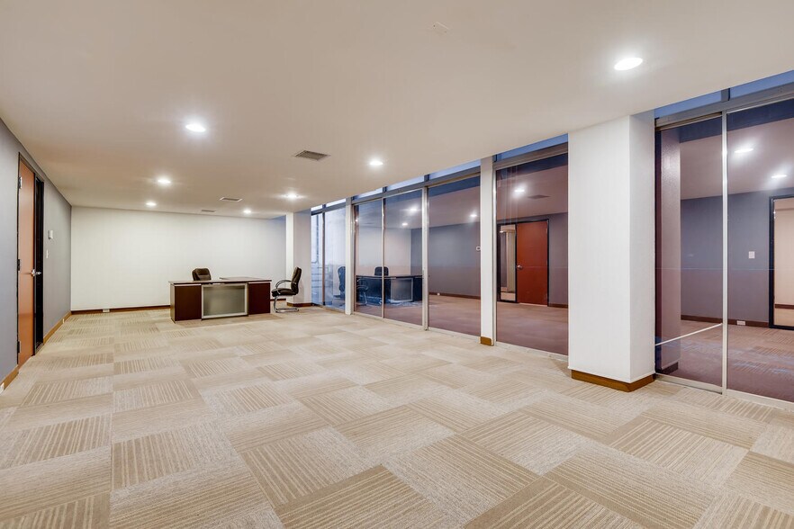 More Photos Of 228 S 4th St, Las Vegas Office For Sale