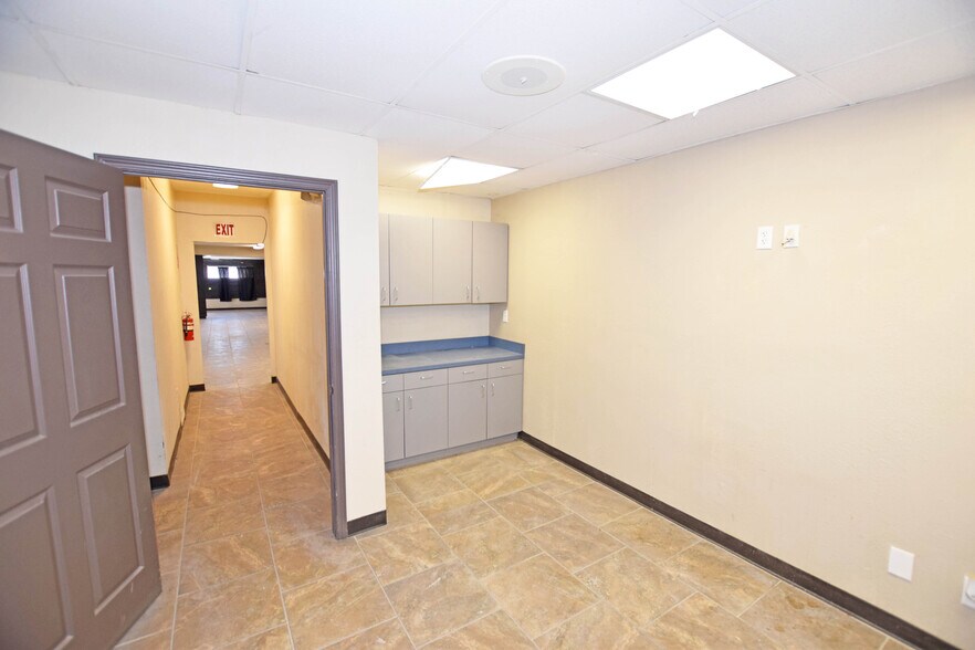 More Photos Of 302 Industrial Ave, Odessa Warehouse For Sale