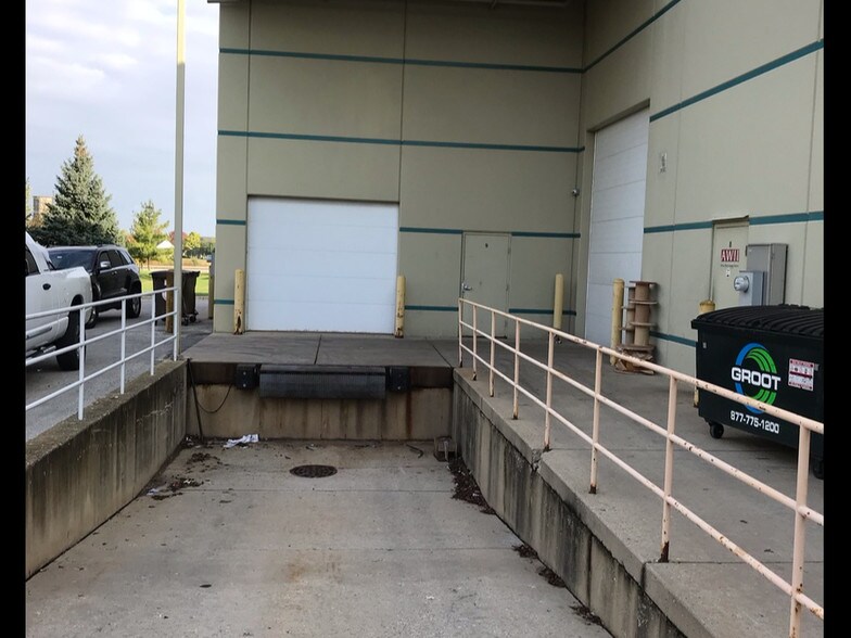 More Photos Of 2760 Beverly Dr, Aurora Warehouse For Lease