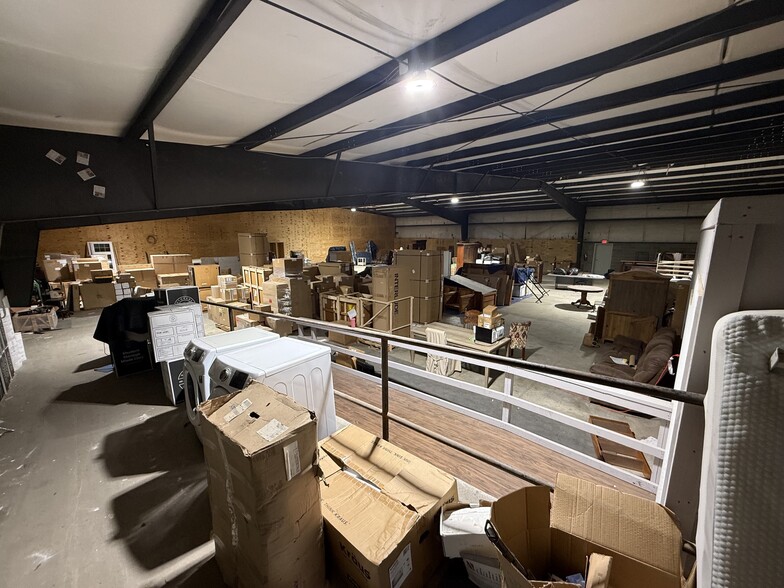 More Photos Of 812 Geneva Street, Opelika Warehouse For Lease