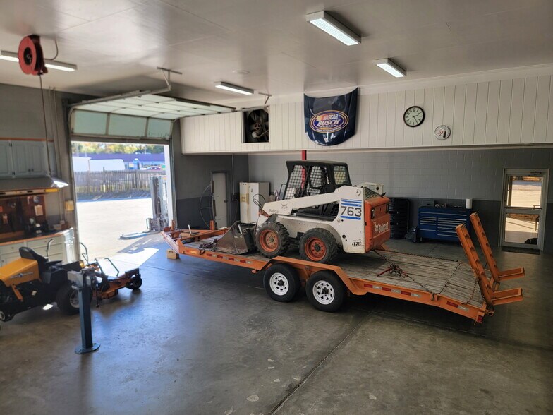 More Photos Of 1106 Goodale Ave, Camden Flex For Sale