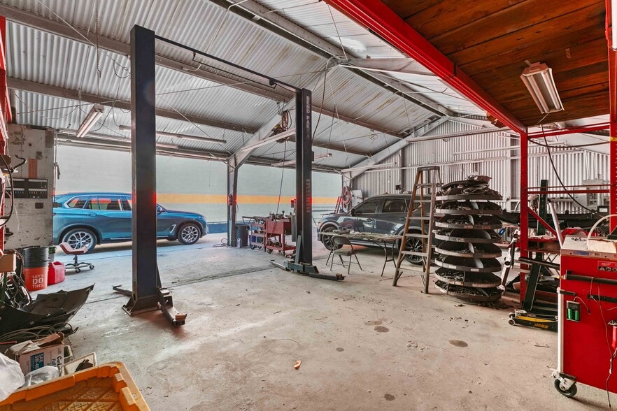 More Photos Of 11686 Sheldon St, Sun Valley Warehouse For Lease