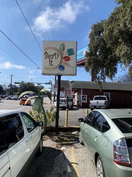 More Photos Of 2058 S Lamar Blvd, Austin Freestanding For Lease