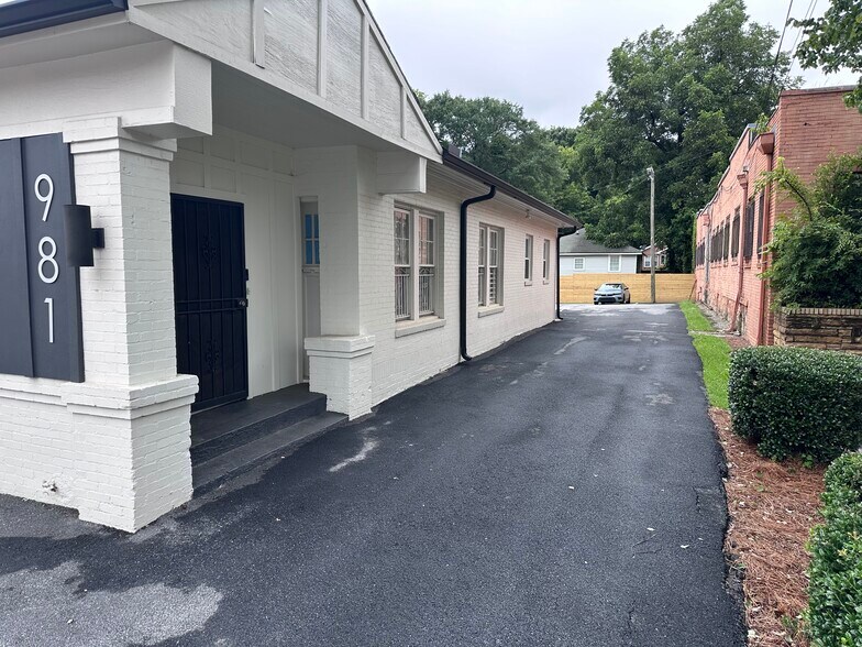 More Photos Of 981 Martin Luther King Jr Dr, Atlanta Office Residential For Lease