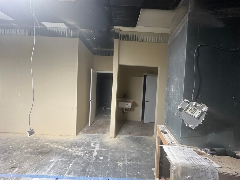 More Photos Of 1720 S McCall Rd, Englewood Unknown For Lease