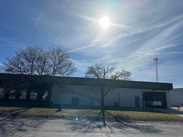 More Photos Of 13913 W Parkway Rd, Cleveland Warehouse For Lease
