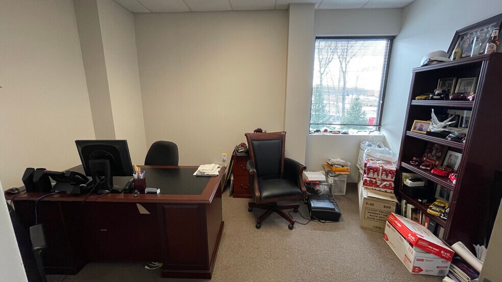 More Photos Of 6933 Colchester Park Dr, Manassas Warehouse For Lease