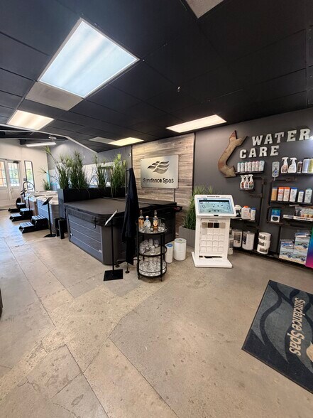 More Photos Of 22900-22924 Los Alisos Blvd, Mission Viejo Unknown For Lease