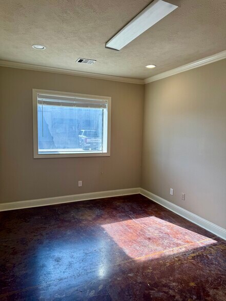 More Photos Of 5552 Raymond Stotzer Pky, College Station Warehouse For Lease