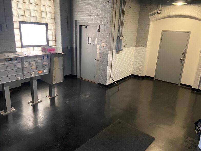 More Photos Of 250 Esten Ave, Pawtucket Flex For Lease