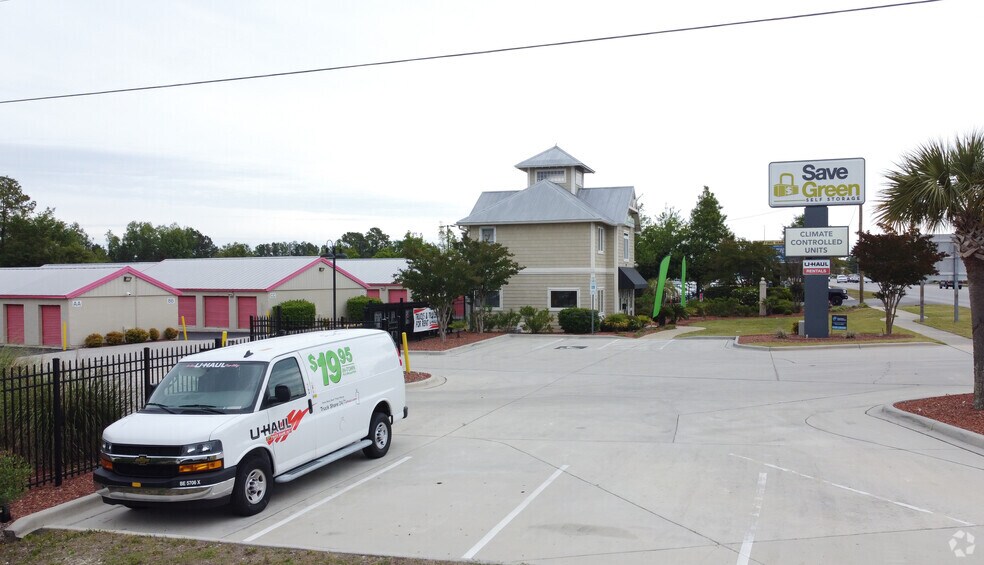 More Photos Of 5811 Market St, Wilmington Self Storage For Lease