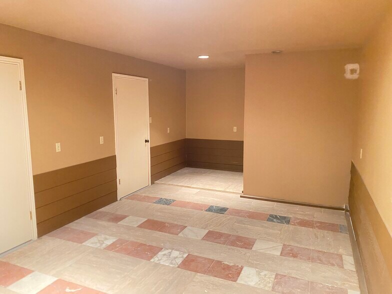 More Photos Of 7613 Greenswarth Ln, Houston Warehouse For Sale