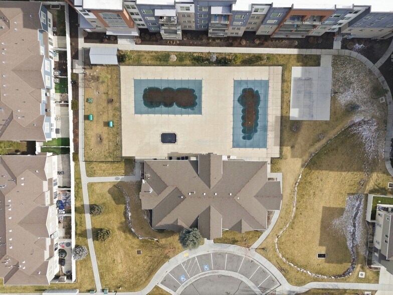 More Photos Of 132-144 E Chambord Ct, Sandy Apartments For Sale