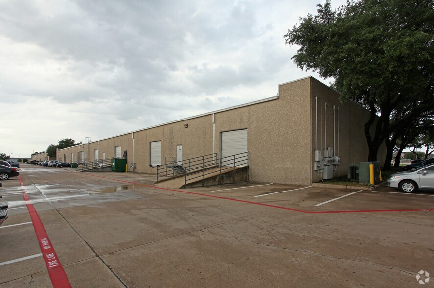 More Photos Of 1300 N Interstate 35E, Carrollton Unknown For Lease