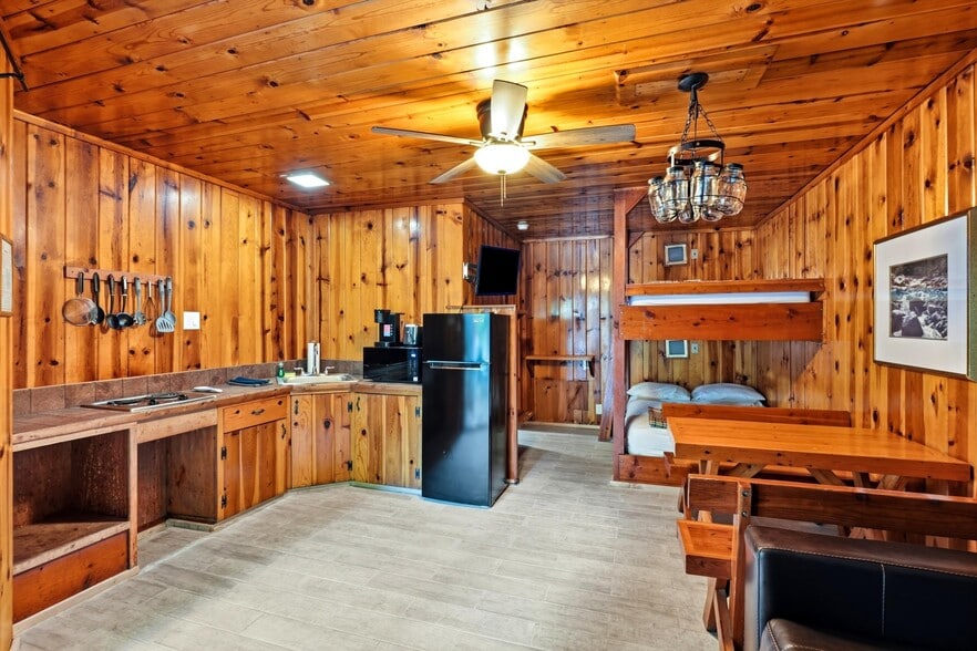 More Photos Of 1355 E Christopher Creek Loop, Payson Hotel For Sale