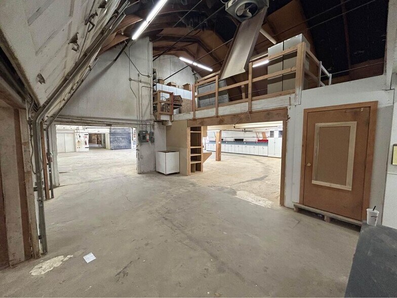 More Photos Of 701 1st St, Farmington Warehouse For Lease