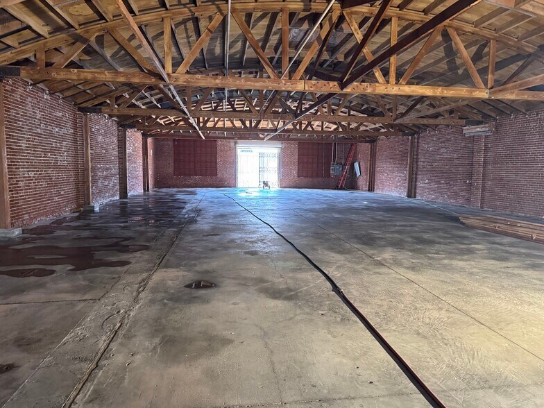 More Photos Of 738 E 61st St, Los Angeles Warehouse For Lease