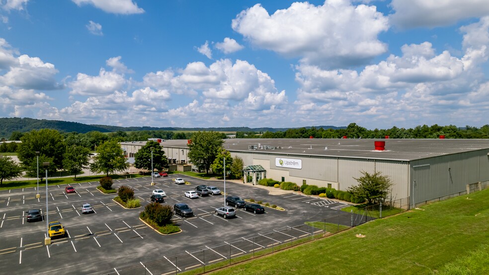 More Photos Of 6901 Riverport Dr, Louisville Manufacturing For Lease