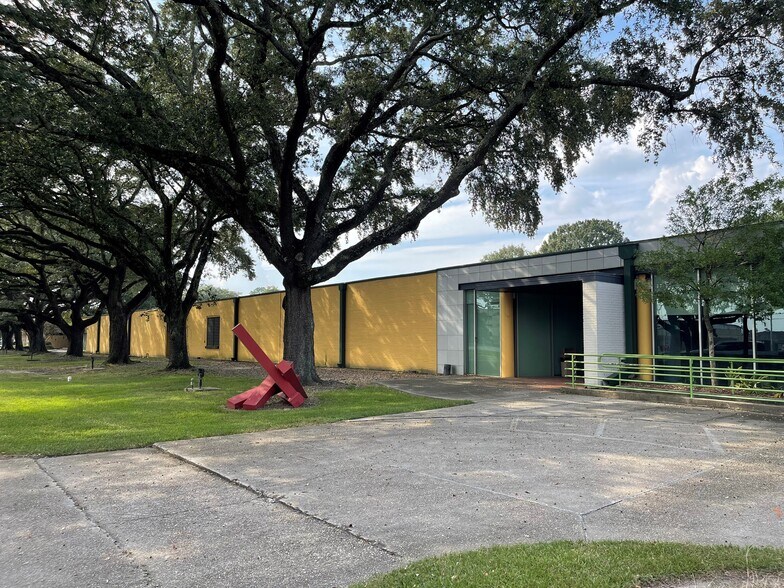 Primary Photo Of 5425 Florida Blvd, Baton Rouge Manufacturing For Sale