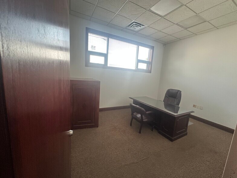 More Photos Of 565 Oak St, Copiague Industrial For Sale